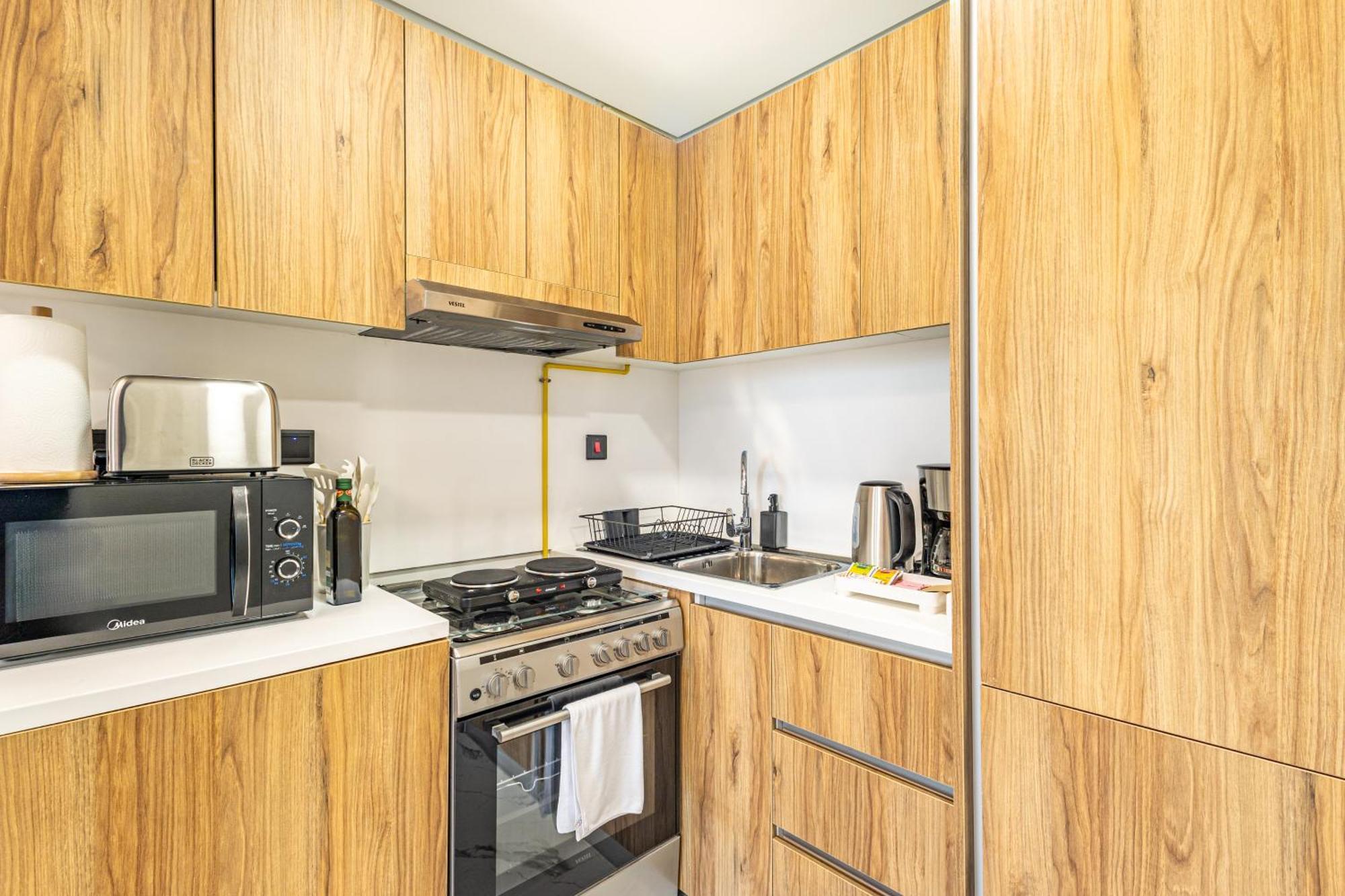 Appartamento Elegant 1bdr For Corporate, Executive, Business - 3 Min Walk To Adgm, Cleveland & Galleria - Big Balcony - Canal View - High Floor Abu Dhabi